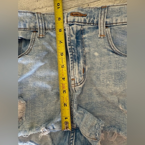 {Old Navy} Boyfriend Distressed light blue Jean Shorts - Women’s size 8 - Picture 6 of 7